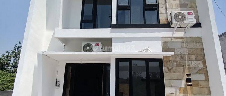 Rumah Mewah Murah Meriah 2 Lantai Samping Kolam Renang  1