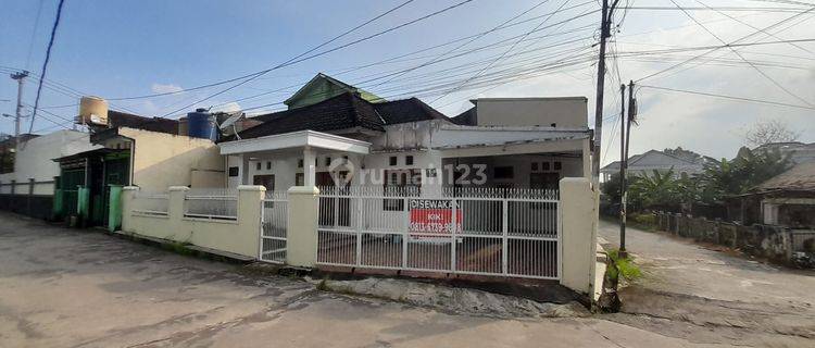 DIJUAL RUMAH HOOK BELAKANG ISTANA GUBERNUR DEMANG PALEMBANG 1