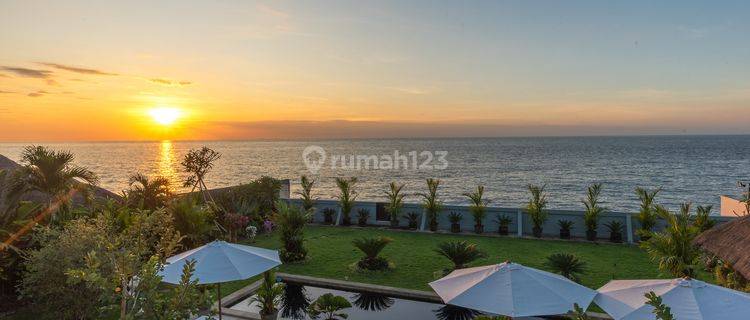B16 Luxury Modern Bali Beachfront Villa di Bali Utara 1