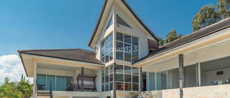 H01 Dijual Rumah Modern Bagus 3 Lantai Furnished SHM Pemandangan Laut 1