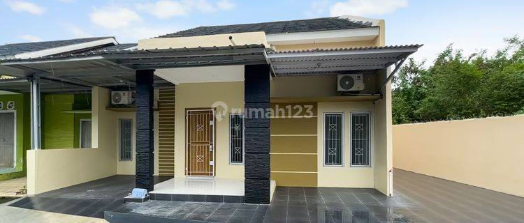 Dijual Rumah Seduduk Putih Bagus Semi Furnished SHM di Jl. Gatra 6, Palembang 1