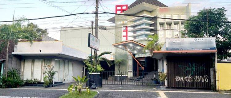 Gedung Kantoran Super Strategis Pinggir Jalan Raya Mantrijeron 1
