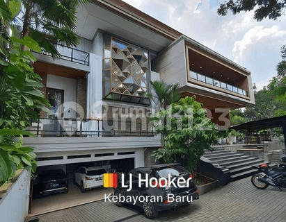 Modern Tropikal House 2 Lantai di Jakarta Selatan 1