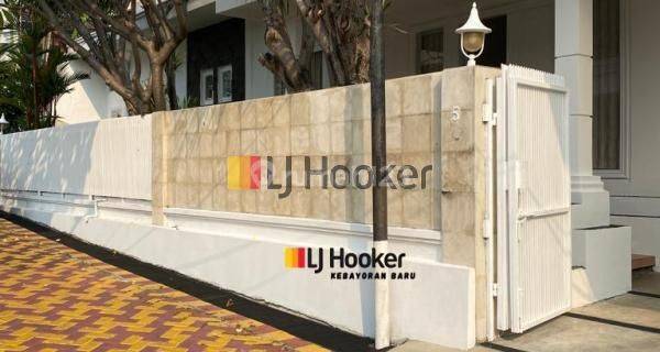 Disewakan Rumah Asri Kolam Renang di Cipete Jakarta Selatan 1