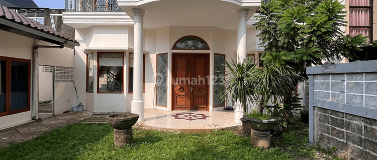 CLASSIC HOUSE NYAMAN DEKAT PONDOK INDAH 1