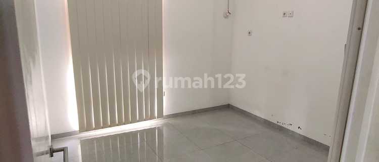 Ready-to-occupy and comfortable house in Graha Padma - 10865 1