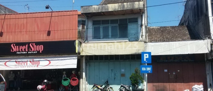 Strategic Shop House, suitable for business on Jendral Sudirman Street, Salatiga - 92. 1