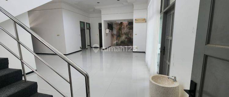 Sewa Rumah Siap Huni dan Nyaman  Permata Semeru Semarang Selatan – 9854 1