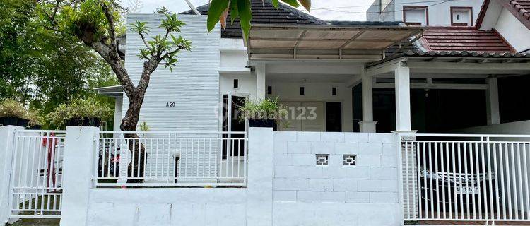 Rumah Bagus SHM di Maguwoharjo, Depok Sleman, Yogyakarta 1