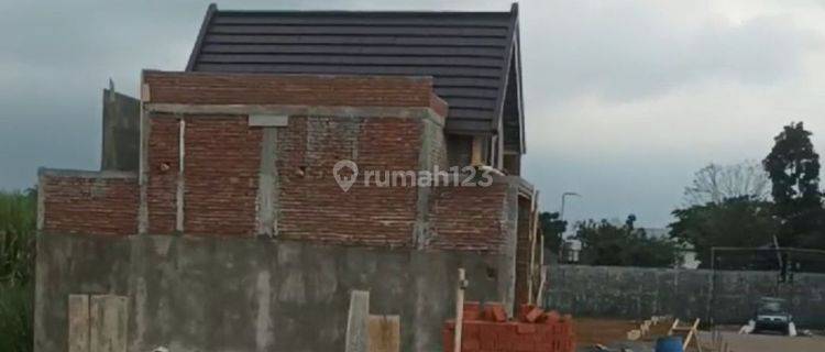 Rumah Modern 2 Lantai Fred Water Heater Di Ayaskara Malang  1