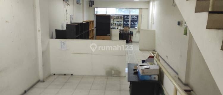 Ruko 3,5 lantai di Pulo Gadung Trade Centre Cocok untuk Kantor Gudang dekat pintu keluar