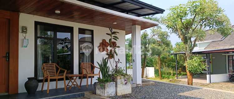 Nice Semi-Furnished Teak House in BSB Semarang 1