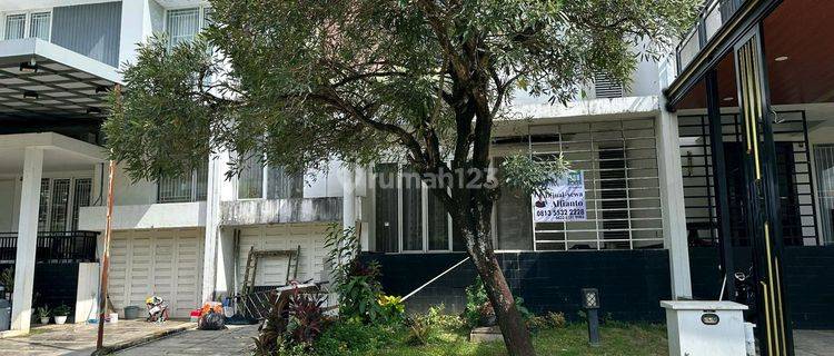 Disewakan Rumah Besar 3 Lantai Red Burgundy Citraland Celebes Makassar 1