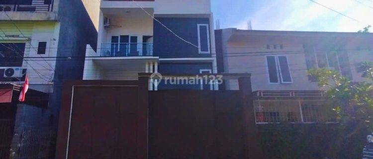 Dijual Rumah 3 Lantai Dalam Kota Makassar Jl. Onta Lama Kondisi Bagus  1