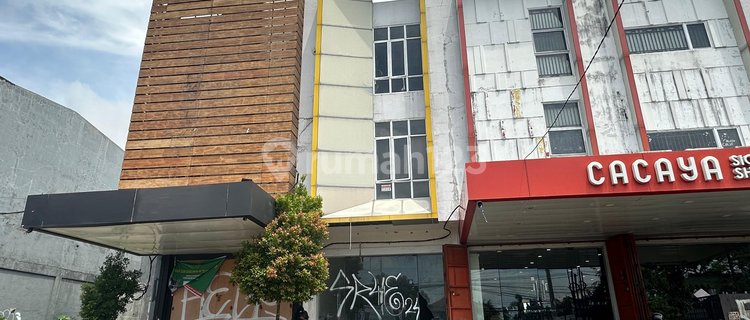 For Rent 3-Story Shophouse on Perintis Kemerdekaan, Makassar 1