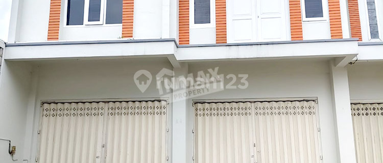 Wide 8-Meter Ruko on Raya Mojorejo, Batu City, Near Jatim Park 3, Spacious Parking 1
