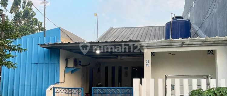 For Quick Sale: Boarding House with active AC, Neat, Clean, in Harapan Indah. 1