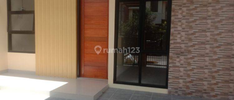 Rumah 2 Lantai Bagus Sertifikat Hak Milik di Boulevard Hijau , Bekasi 1