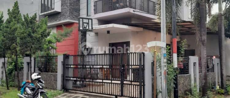 Rumah 2 Lantai Bagus Semi Furnished Sertifikat Hak Milik di Metland Menteng, Jakarta Timur 1