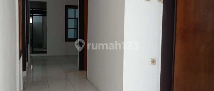 11-BEDROOM BOARDING HOUSE IN SARIJADI BANDUNG NEAR PASTEUR TOLL ROAD 1