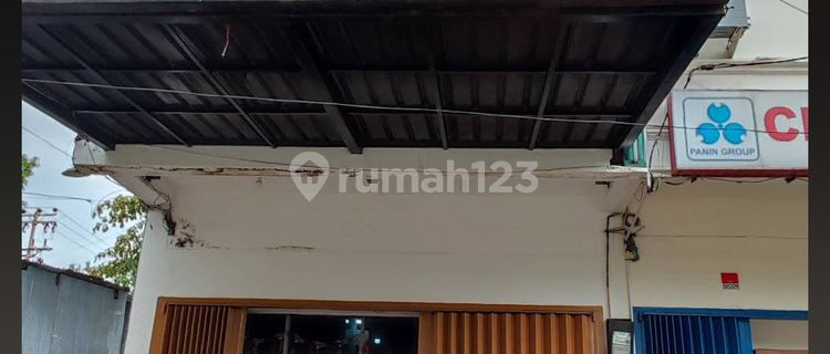 For Rent: Shop House at Jl. Lanto Dg Pasewang No. 28B (next to Clipan Finance) - Dimensions 4.5m x 17m x 3 floors - Rental Price IDR 100 million per year Negotiable *Ready for use in December 1
