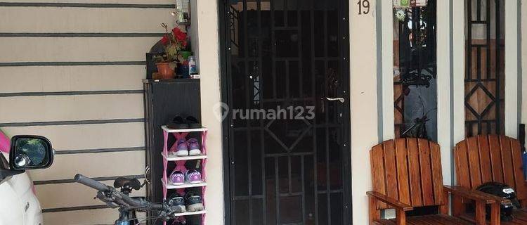 Jual Murah Rumah Bagus 1,5 Lantai Cluster Benteng Betawi Taman Royal 1