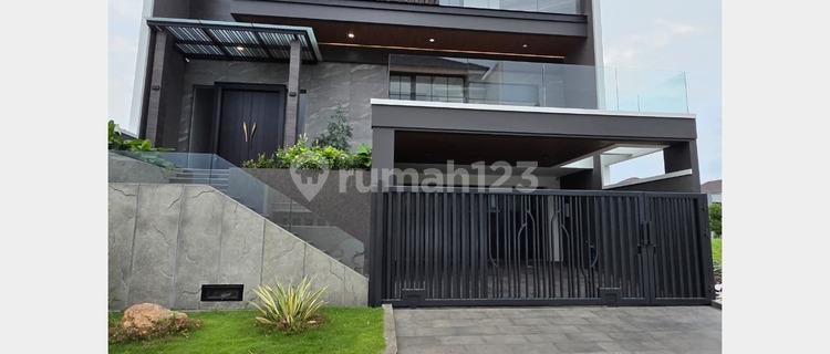 3 Lantai Rumah Modern di Citraland Waterfront, Surabaya Barat 1
