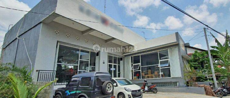 Ruko 3 Lantai Siap Pakai di Jl. Selokan Mataram Monjali 1