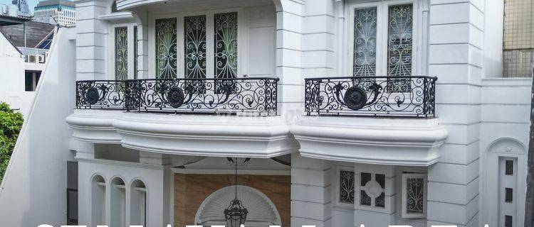 Rumah Eropa modern Davin style di Senayan 1