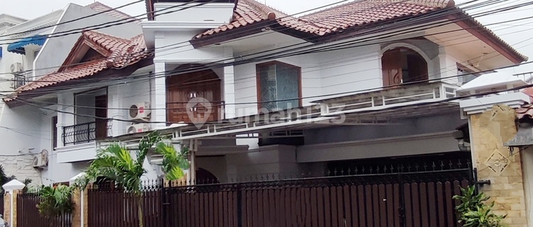 Level House Access Main Road Tebet 1