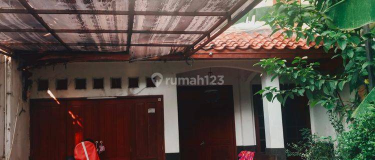 Rumah Lama Bangunan Split Level Termurah di Menteng 1