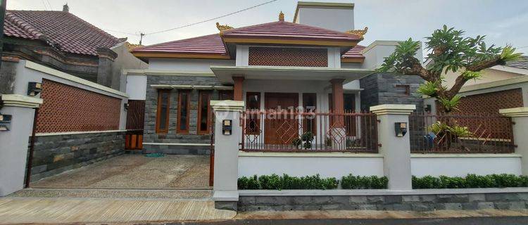 RUMAH MEWAH  BARU + KOLAM RENANG DI BACIRO 1