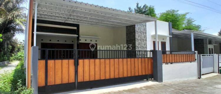 Rumah Cantik Siap Huni Di Cebongan 1