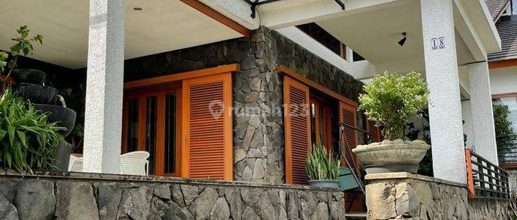 Rumah Dago Pakar, Bandung Modern Tropical Semi Furnished 1