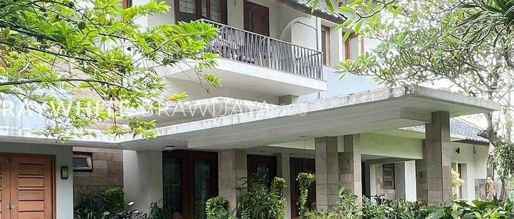 Rumah Gaya Kolonial Lokasi Tenang Area Dharmawangsa Kebayoran Baru 1