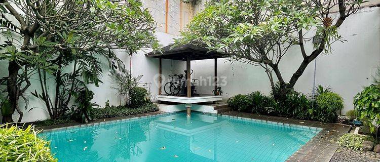 Pondok Indah- Rumah Lama Siap Huni Harga Mendekati NJOP 1