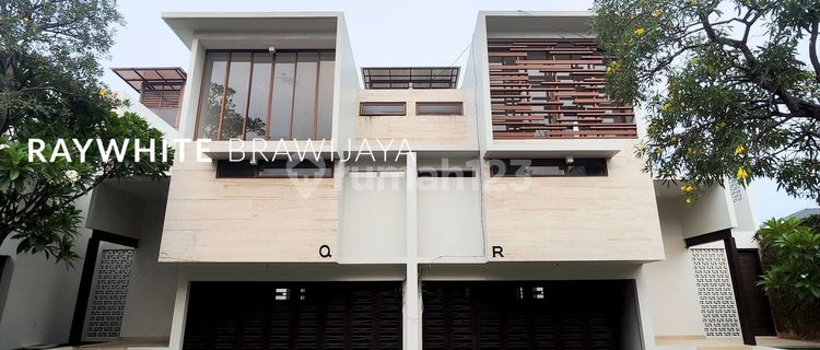 Brand New Townhouse Lingkungan Tenang dan Lokasi Strategis Area Ampera 1