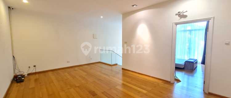 Damar Golf Pantai Indah Kapuk Rapih House Ready to Occupy. Lake View 300M2 Wide. 1