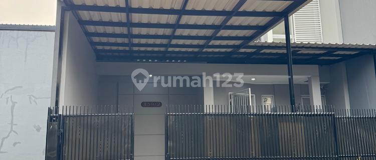 Semi Furnish ! Cluster Rapih Di Banjar Wijaya Dekat Akses Tol 1
