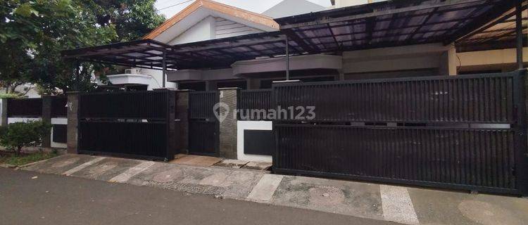 Rumah Hoek asri harga miring SHM taman Alfa indah jarang ada Jakarta Selatan  1