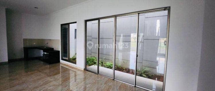 Rumah 2 Lantai Bagus Semi Furnished di Golf Island, Jakarta Utara 1