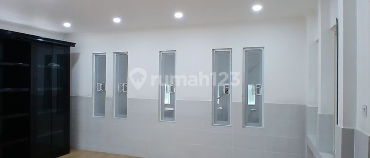 Rumah Bagus Furnished SHM Semanan, Jakarta Barat 1