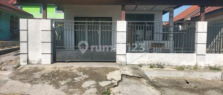 Quick Sale: House Facing the Road. There is a Business Space in Front of the Road. 1