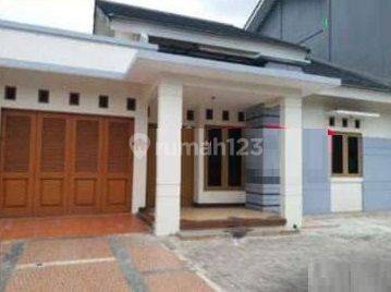 Rumah Luas Gaya Menawan di Duren Sawit Harga Berteman 73106 Li 1