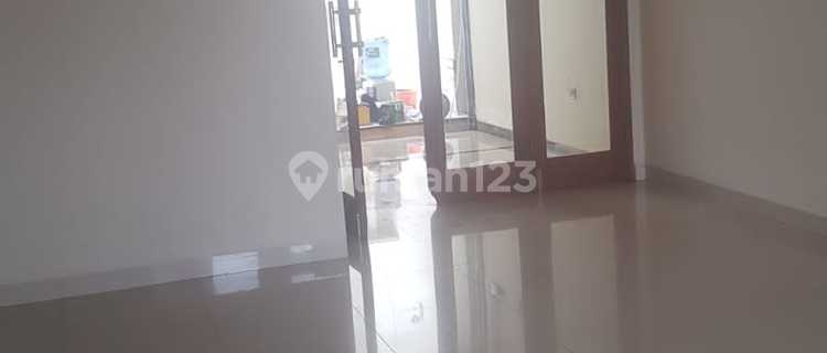 Rumah 1.5 Lantai di Perumahan Gria Jakarta  1