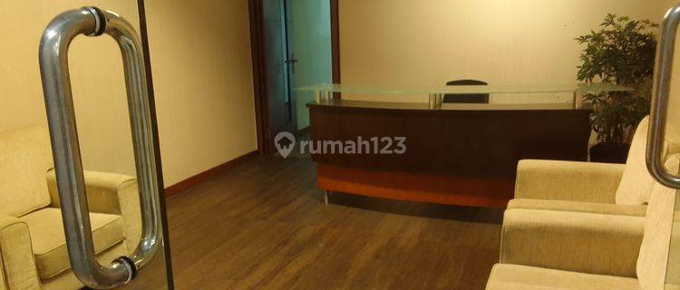 Space office semi furnished banyak ruangan, view jalan Rasuna Said. 1