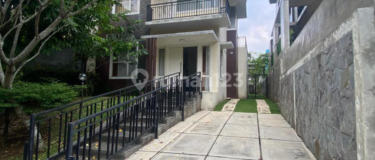 For sale: 2-story house with a view and yard in Sentul City cluster. 1