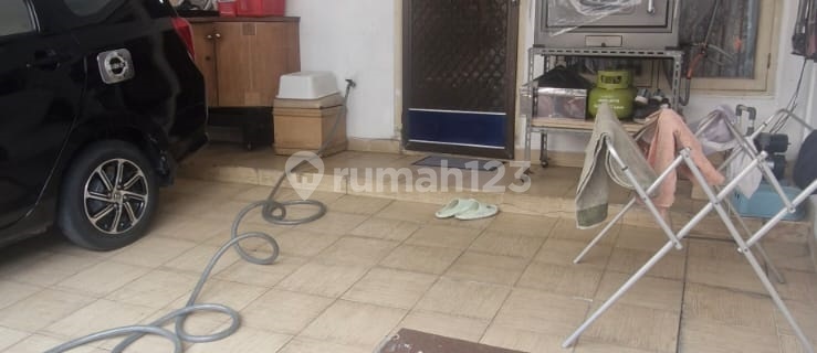 - Cheap !! For Sale Ready-to-Occupy 90 Square Meter House in Sunter Bisma Facing South 1