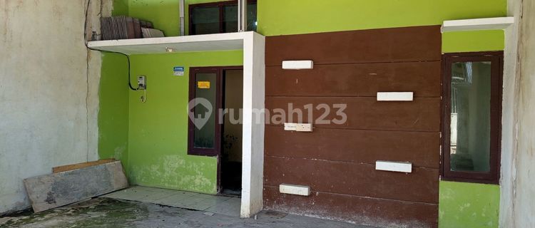 House Near the Gate 1