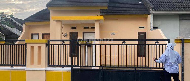 Rumah Pojok di Perum Griya Agung Permata, Lamongan 1